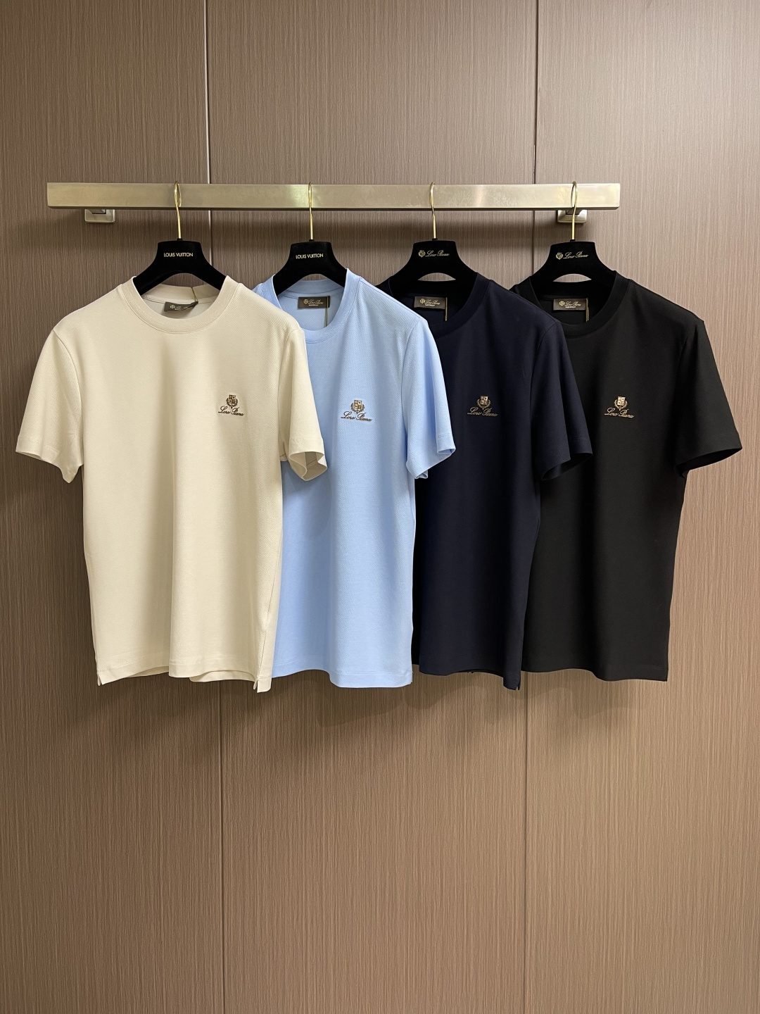loro Piana loroPiana 2026SS春夏新品珠地网眼圆领T恤，100％长绒棉打造。珠地