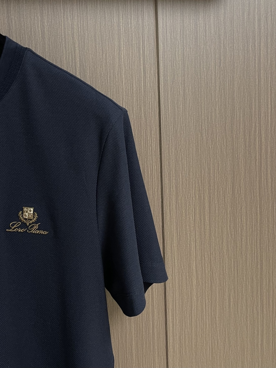 loro Piana loroPiana 2026SS春夏新品珠地网眼圆领T恤，100％长绒棉打造。珠地
