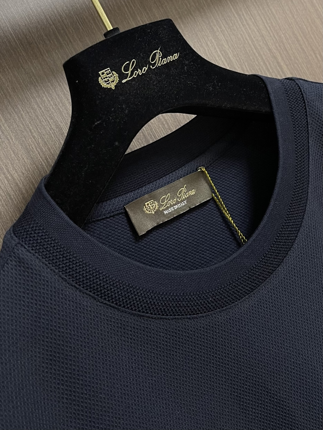 loro Piana loroPiana 2026SS春夏新品珠地网眼圆领T恤，100％长绒棉打造。珠地