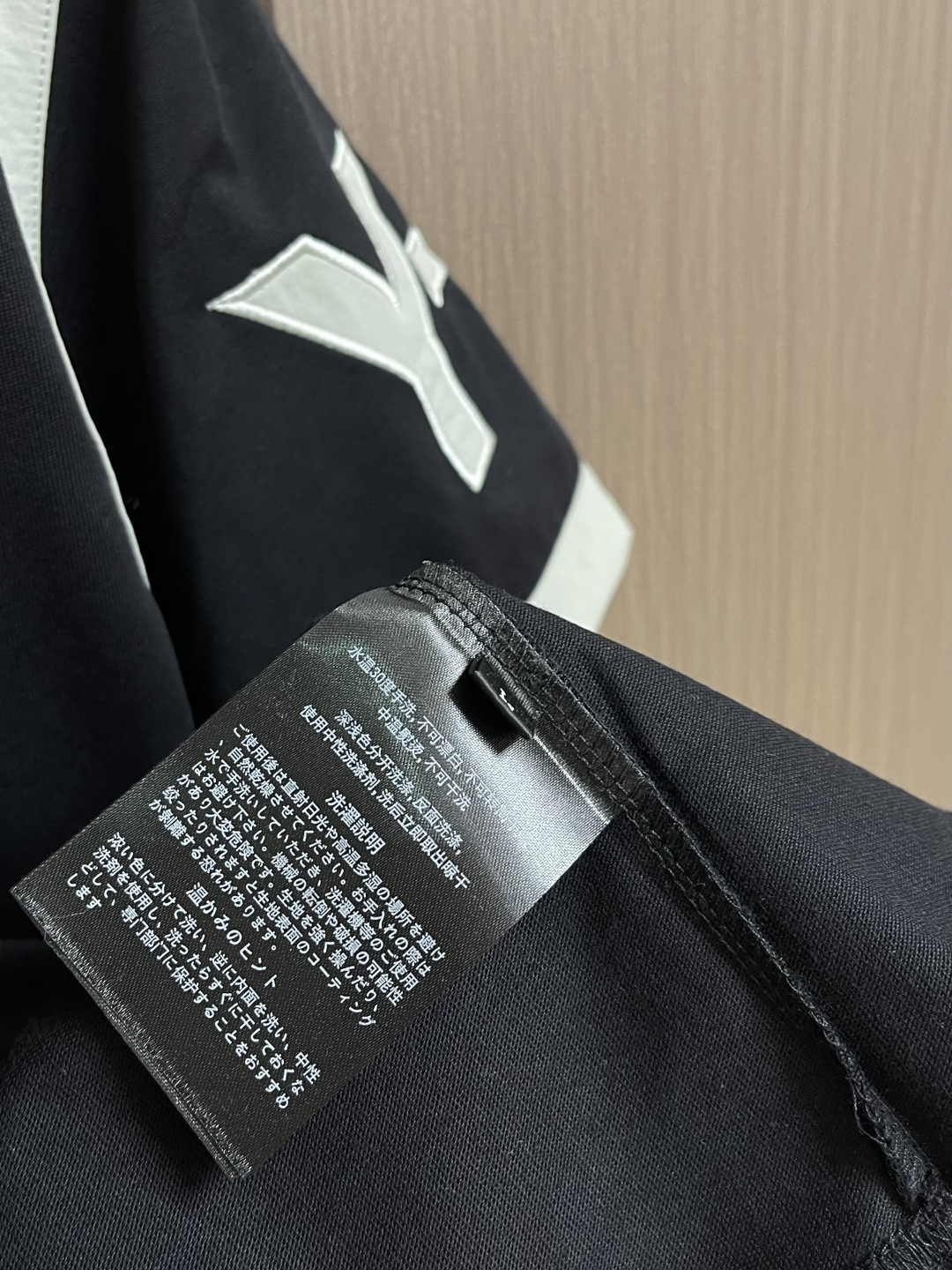 Y3 2026SS早春新款机能风黑白拼接款阔版短袖T恤，版型设计上身腔调十足，裁剪工艺走线工整！无论是上