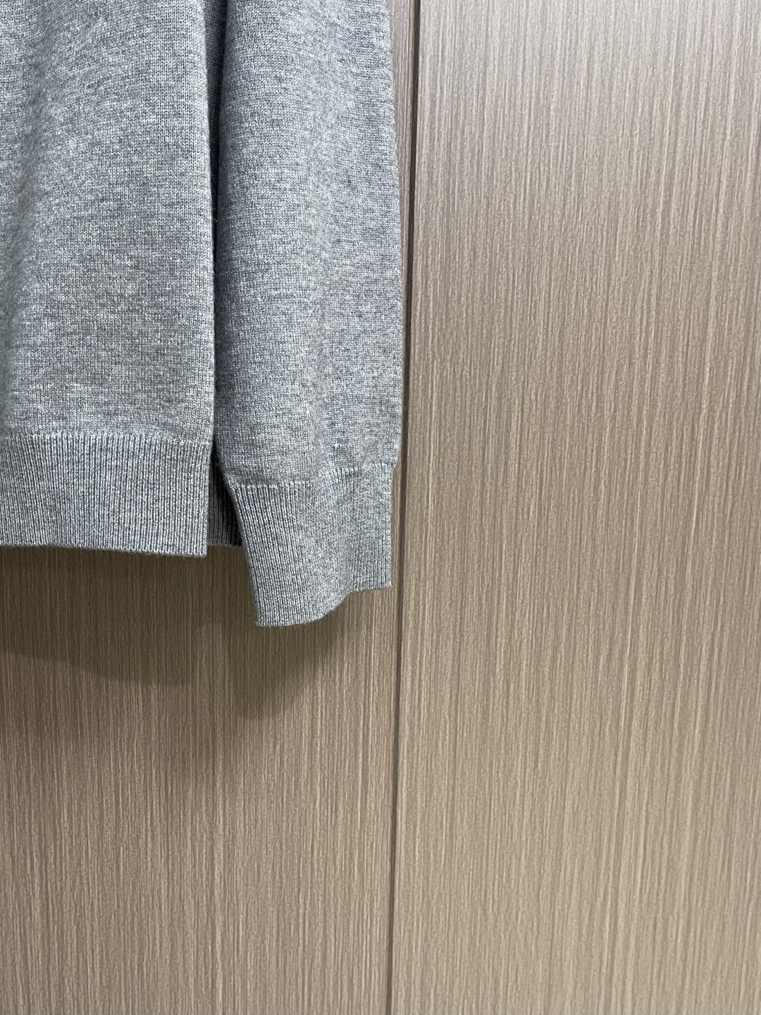 ACNE STUDIOS 徽标刺绣针织POLO衫，本款式材质使用意大利进口编织机精细针织，由此保证布料不
