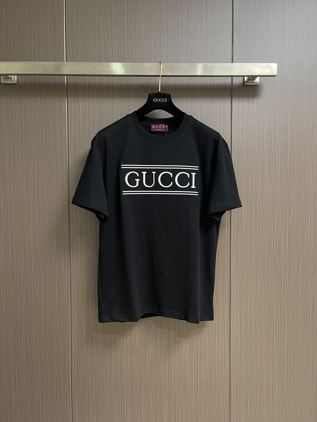 Gucci 字母条纹印花短袖T恤，这件Gucci短袖T恤，甄选重磅精梳棉平纹针织面料，经预缩定型与酵素水