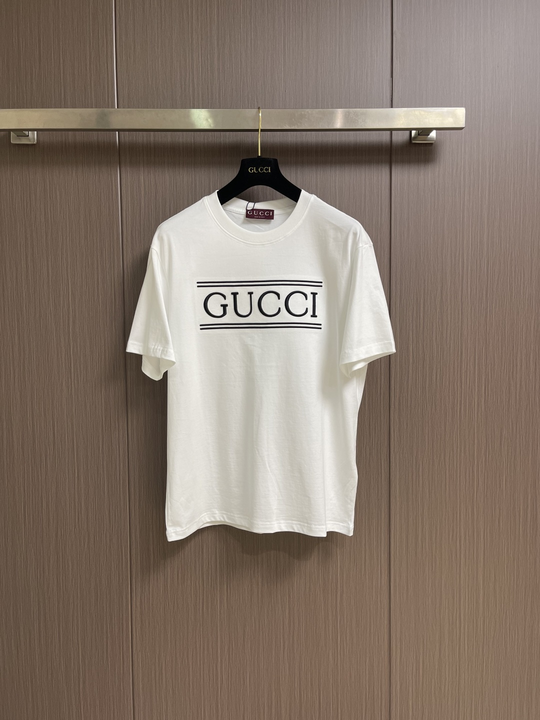 Gucci 字母条纹印花短袖T恤，这件Gucci短袖T恤，甄选重磅精梳棉平纹针织面料，经预缩定型与酵素水