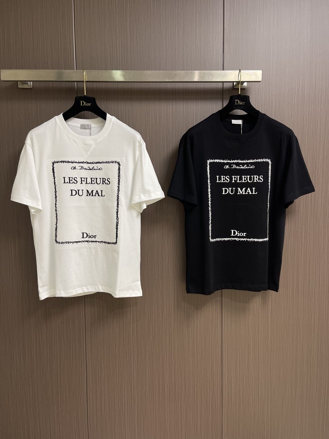 Dior 荆棘诗集刺绣短袖T恤，把高级感焊在身上，260g紧密双纱平纹棉，双纱织造的紧密平纹结构，软而不