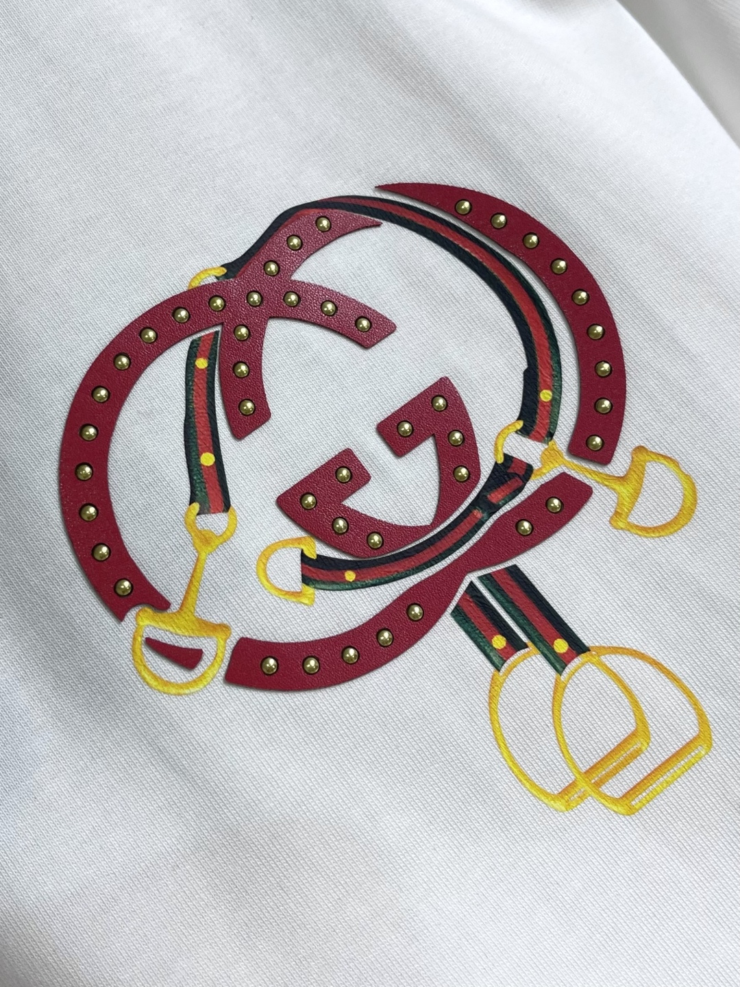GUCCI 2026ss春夏新品圆领短袖T恤，100％全棉300g面料，柔软亲肤，挺阔有垂坠感。四线密边