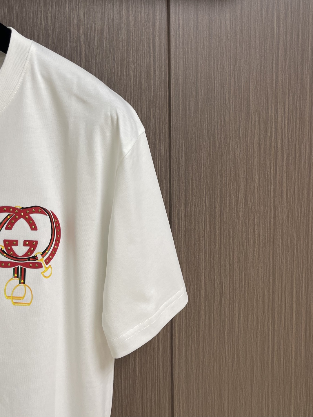 GUCCI 2026ss春夏新品圆领短袖T恤，100％全棉300g面料，柔软亲肤，挺阔有垂坠感。四线密边