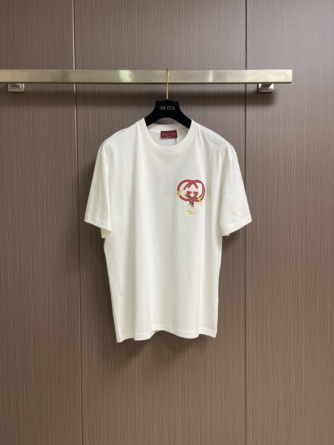 GUCCI 2026ss春夏新品圆领短袖T恤，100％全棉300g面料，柔软亲肤，挺阔有垂坠感。四线密边