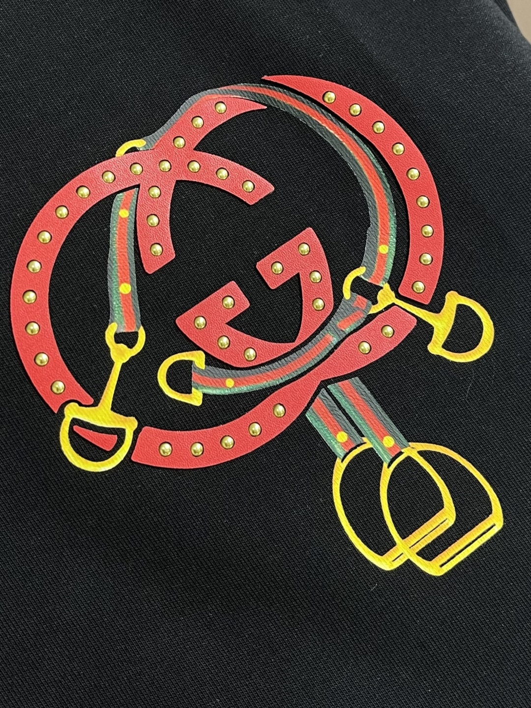 GUCCI 2026ss春夏新品圆领短袖T恤，100％全棉300g面料，柔软亲肤，挺阔有垂坠感。四线密边