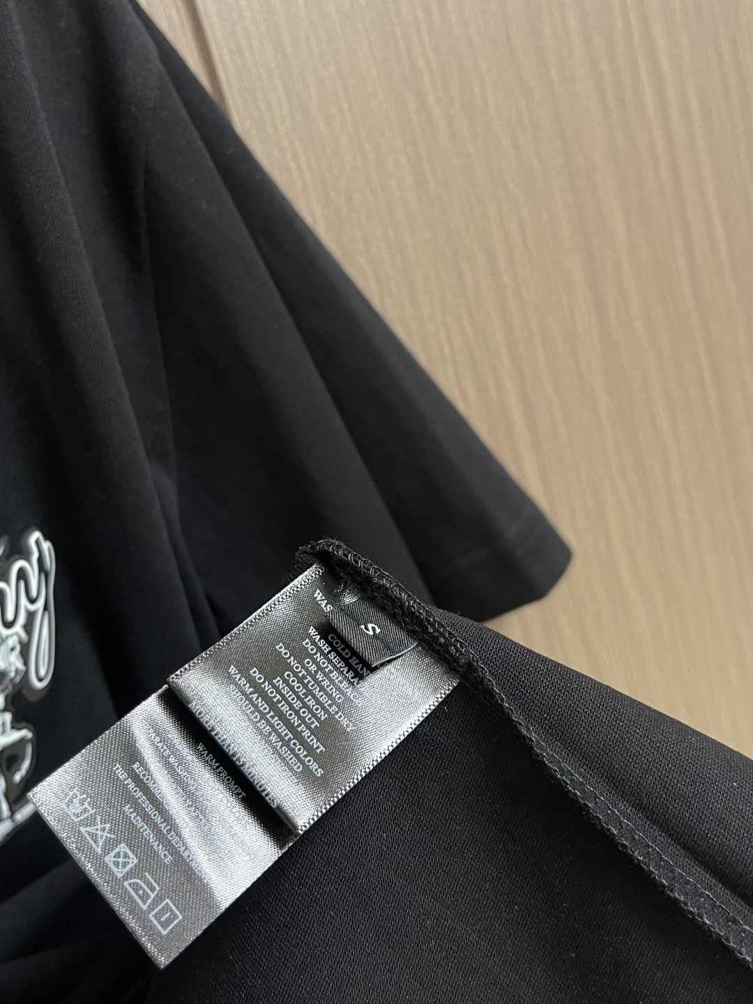 Burberry 2026SS早春新款战马印花圆领短袖T恤，客供高支弹力面料，平整匀称的针轻薄清爽，柔软