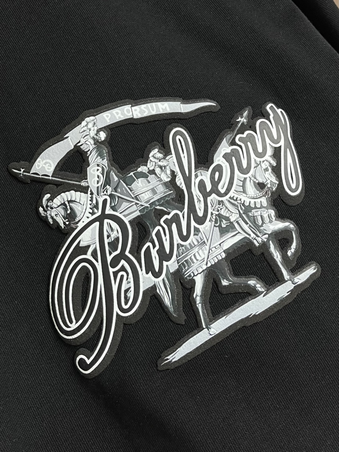 Burberry 2026SS早春新款战马印花圆领短袖T恤，客供高支弹力面料，平整匀称的针轻薄清爽，柔软