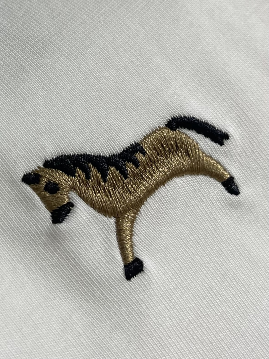 Thom Browne TB 满身小马重工刺绣翻领Polo衫 马年限定珠地纯棉色织，效果立体有型， 小马