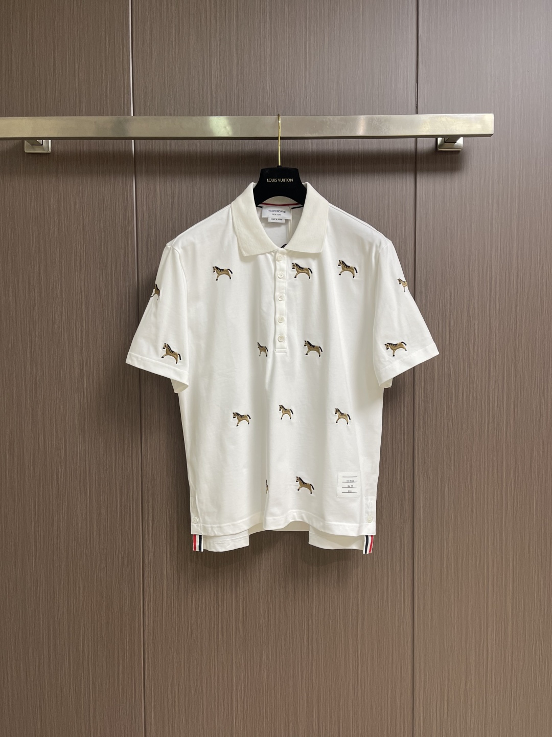 Thom Browne TB 满身小马重工刺绣翻领Polo衫 马年限定珠地纯棉色织，效果立体有型， 小马