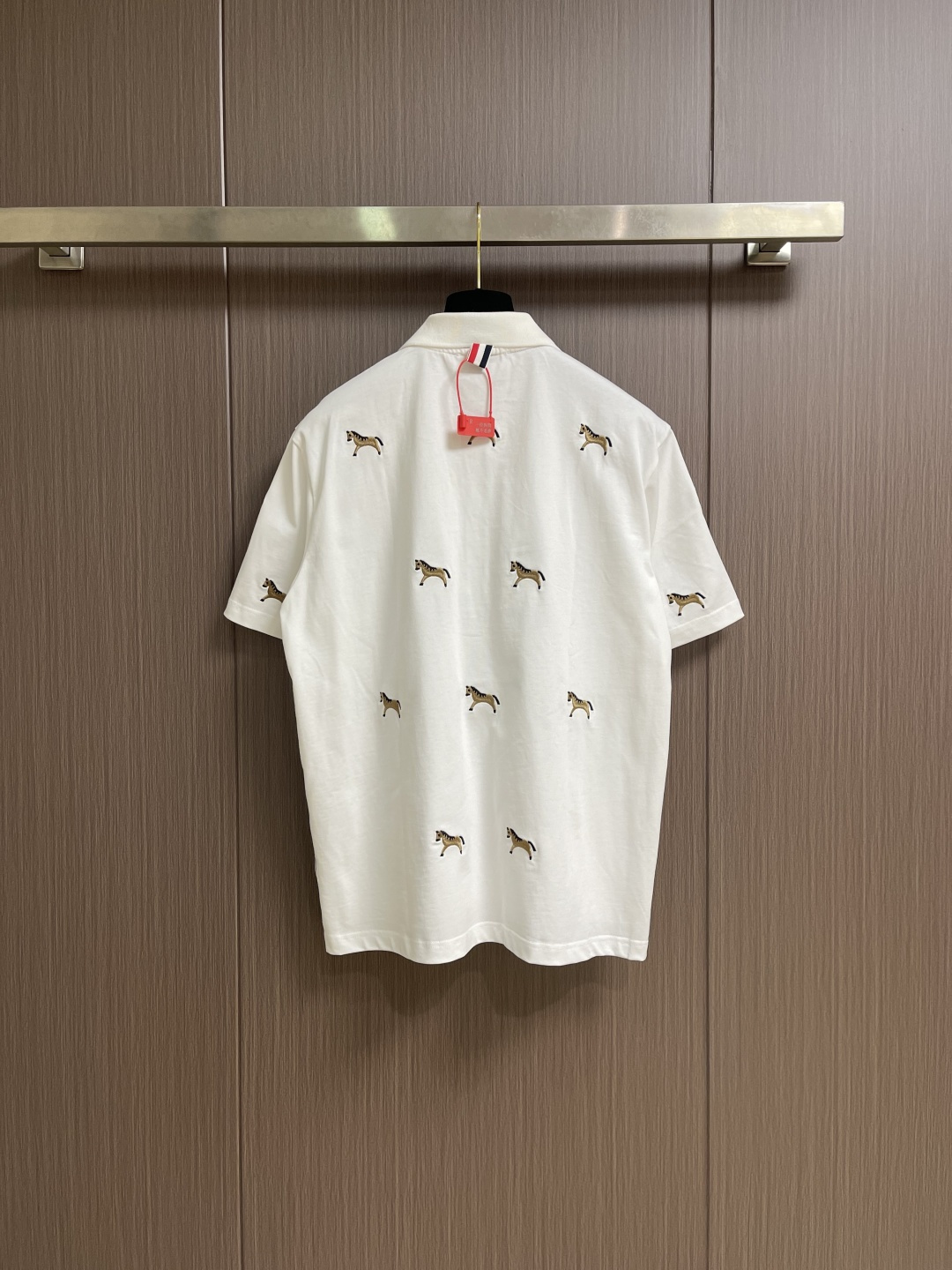 Thom Browne TB 满身小马重工刺绣翻领Polo衫 马年限定珠地纯棉色织，效果立体有型， 小马