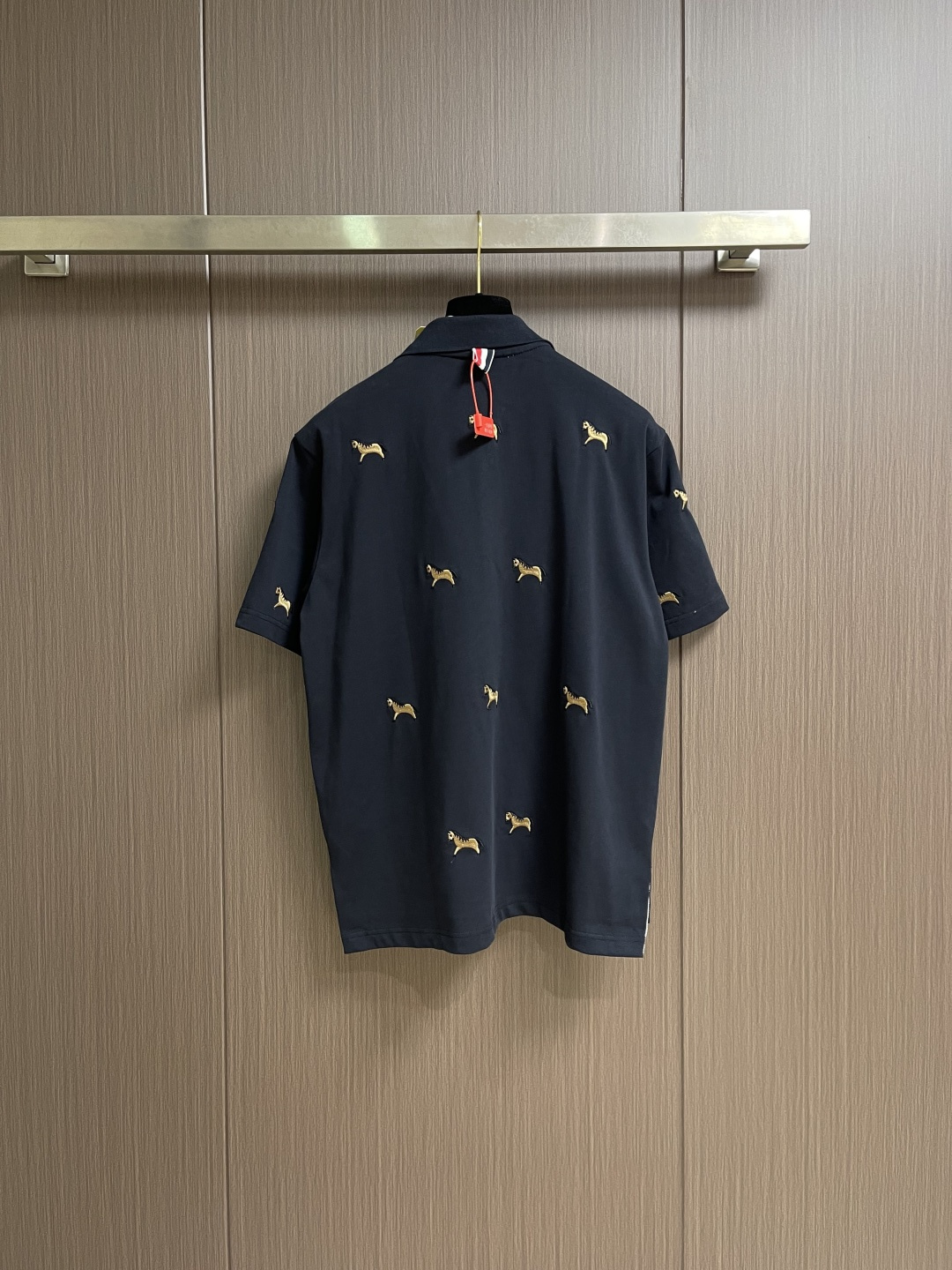 Thom Browne TB 满身小马重工刺绣翻领Polo衫 马年限定珠地纯棉色织，效果立体有型， 小马