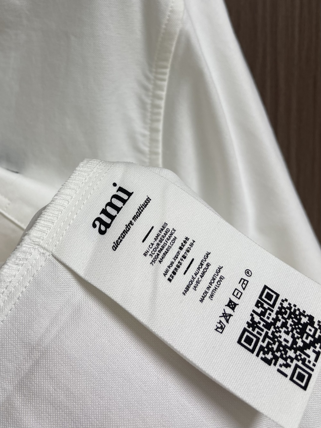 AMI 爱心刺绣短袖衬衫 定制高密双股牛津纺 紧致而爽滑 舒适贴肤一身巴黎麦浪棕 松弛随性 优雅自现 黑
