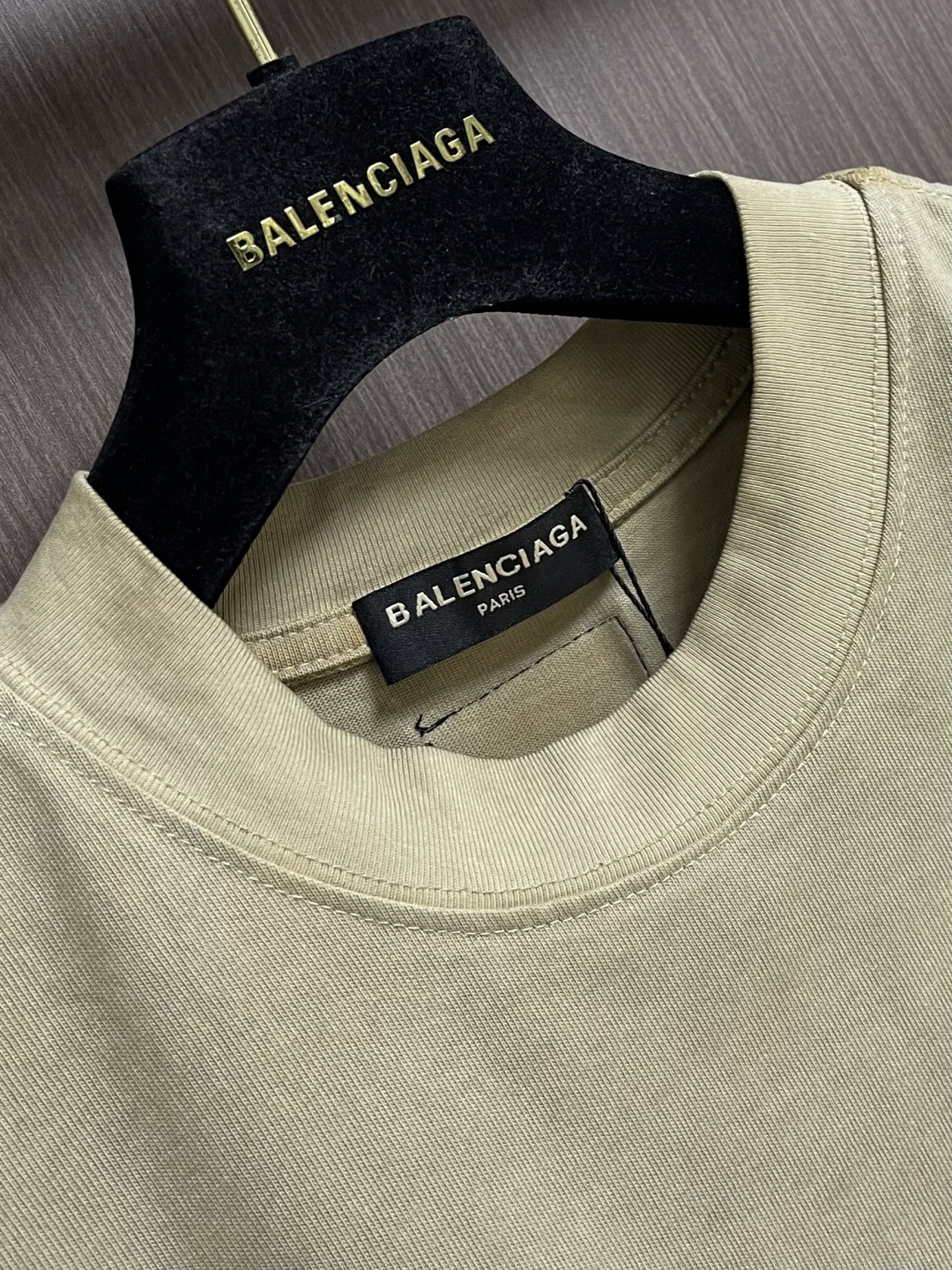 整套 BALENCIAGA 2026SS春夏新款男女同款短袖T恤短裤套装！字母 logo 刺绣工艺设计。