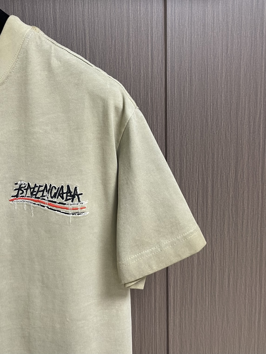 整套 BALENCIAGA 2026SS春夏新款男女同款短袖T恤短裤套装！字母 logo 刺绣工艺设计。