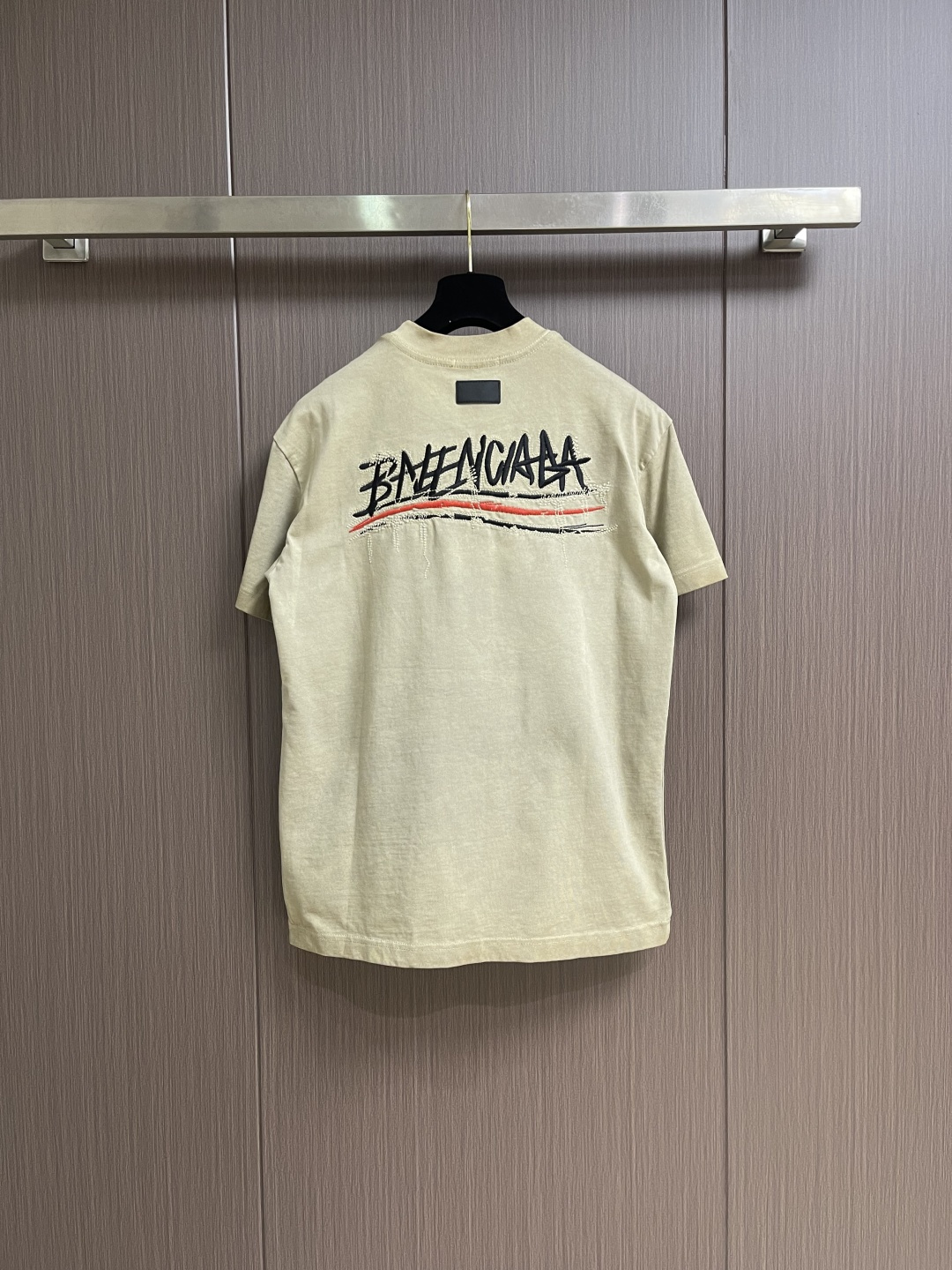 整套 BALENCIAGA 2026SS春夏新款男女同款短袖T恤短裤套装！字母 logo 刺绣工艺设计。