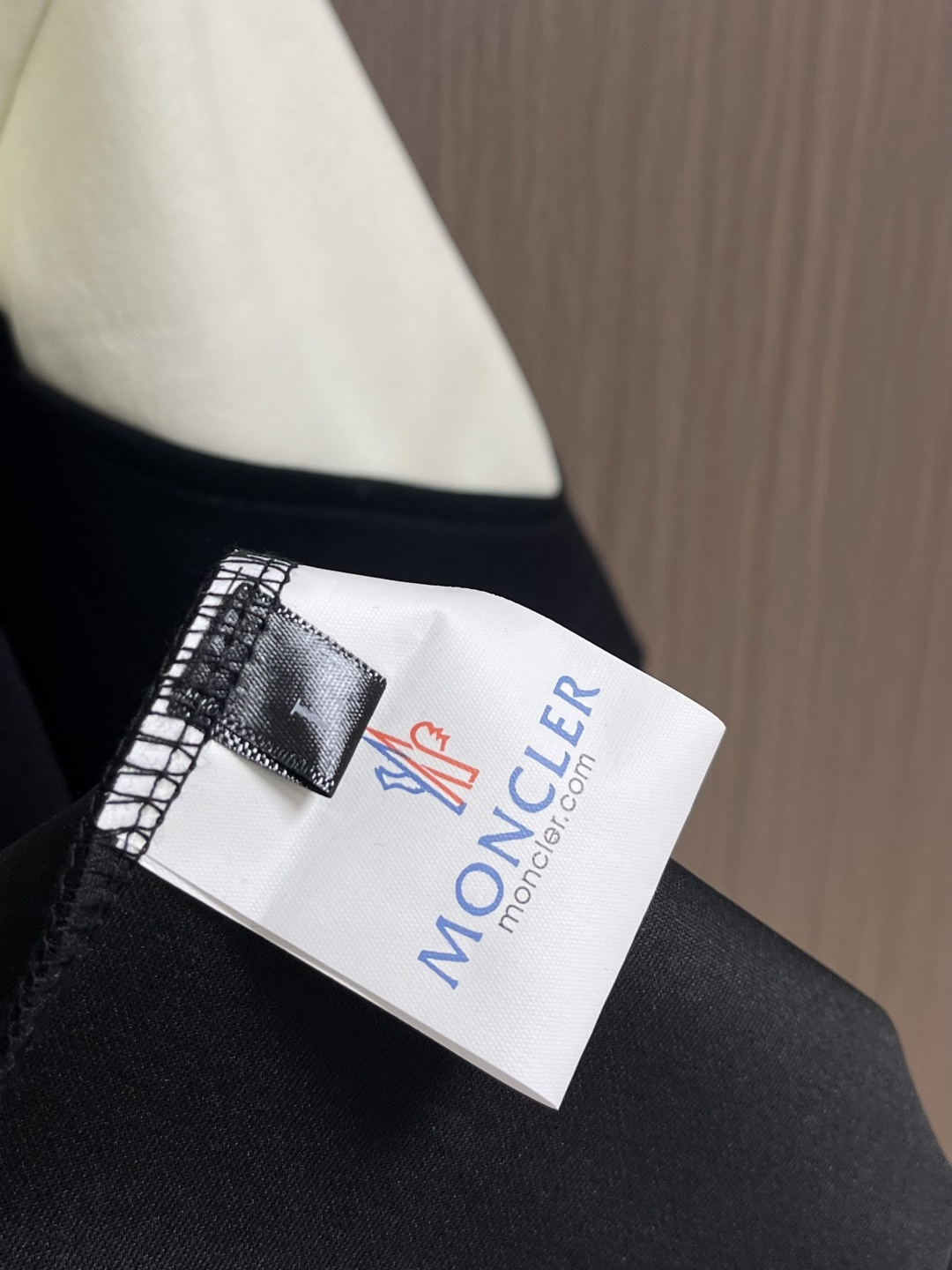 整套 Moncler 2026SS春夏新款男士短袖T恤短裤套装，定制进口客供面料，大师级剪裁！手感柔软细