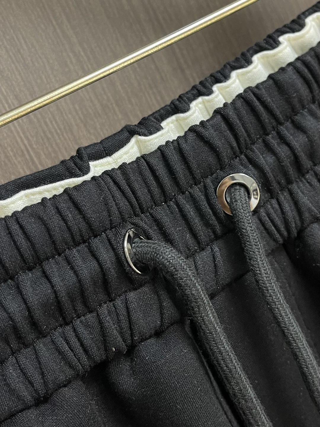 整套 Moncler 2026SS春夏新款男士短袖T恤短裤套装，定制进口客供面料，大师级剪裁！手感柔软细