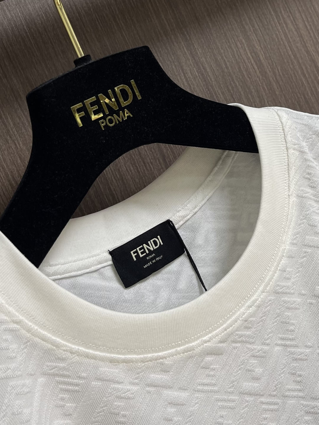 Fendi FF提花短袖T恤 定制云柔双织FF提花玄珠棉 手感柔软 舒适贴肤 以用极简白藏一场看不见的奢