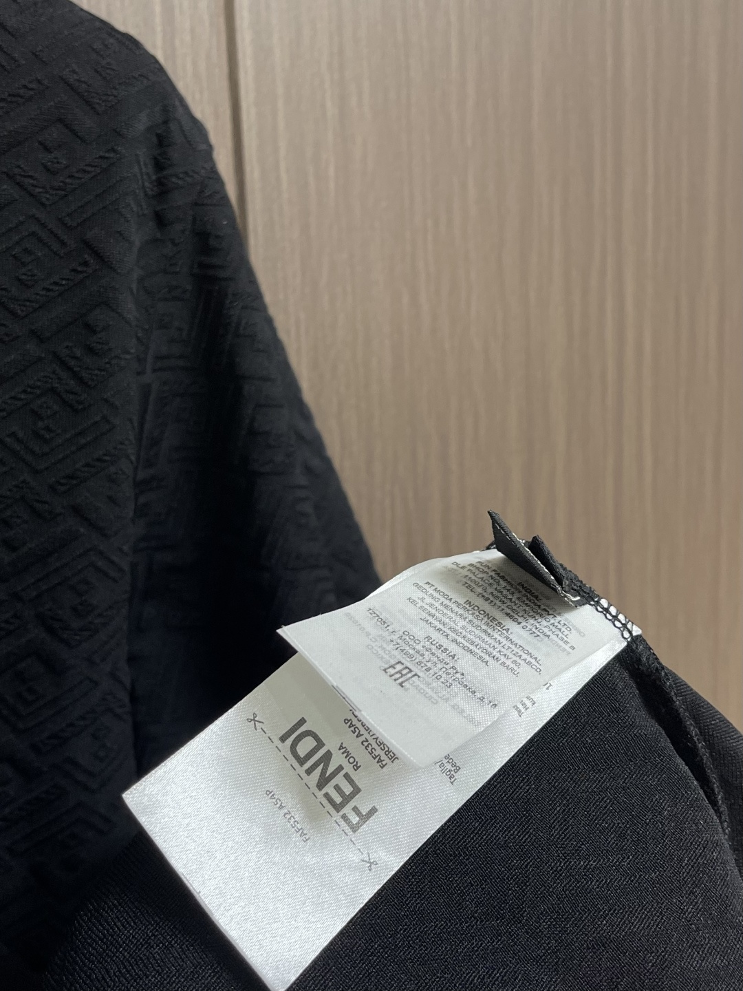 Fendi FF提花短袖T恤 定制云柔双织FF提花玄珠棉 手感柔软 舒适贴肤 以用极简白藏一场看不见的奢