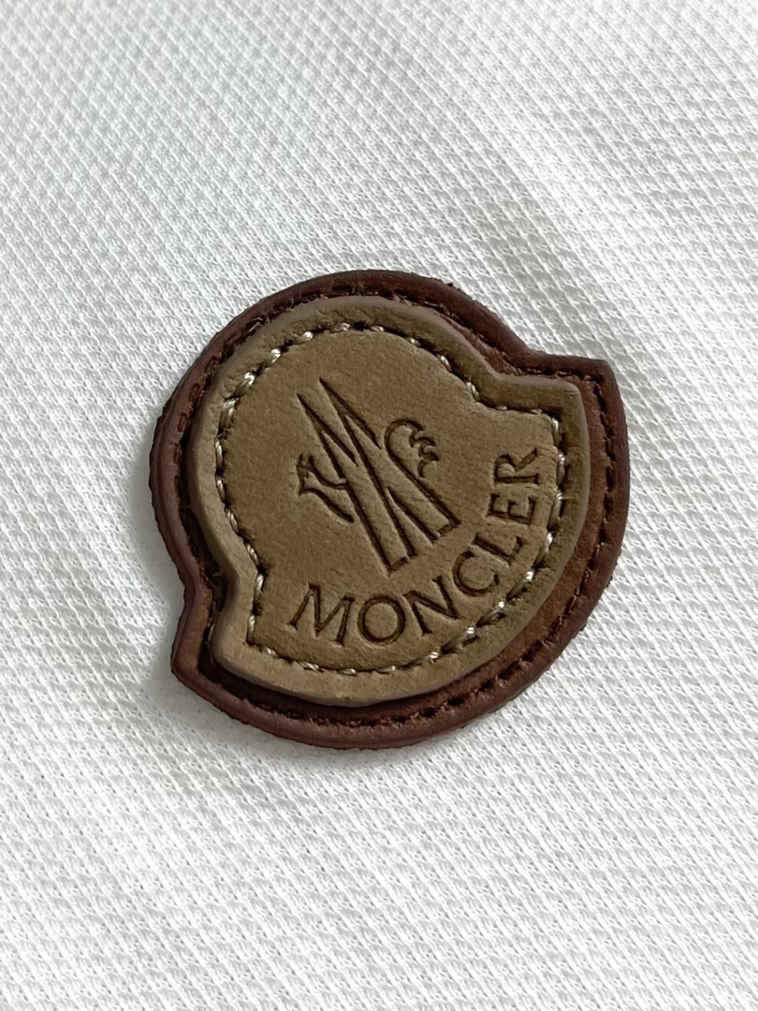Moncler 2026SS早春新款立体仔章POLO衫 短袖马球衫，定制字母标识纽扣，细节到位，采用10