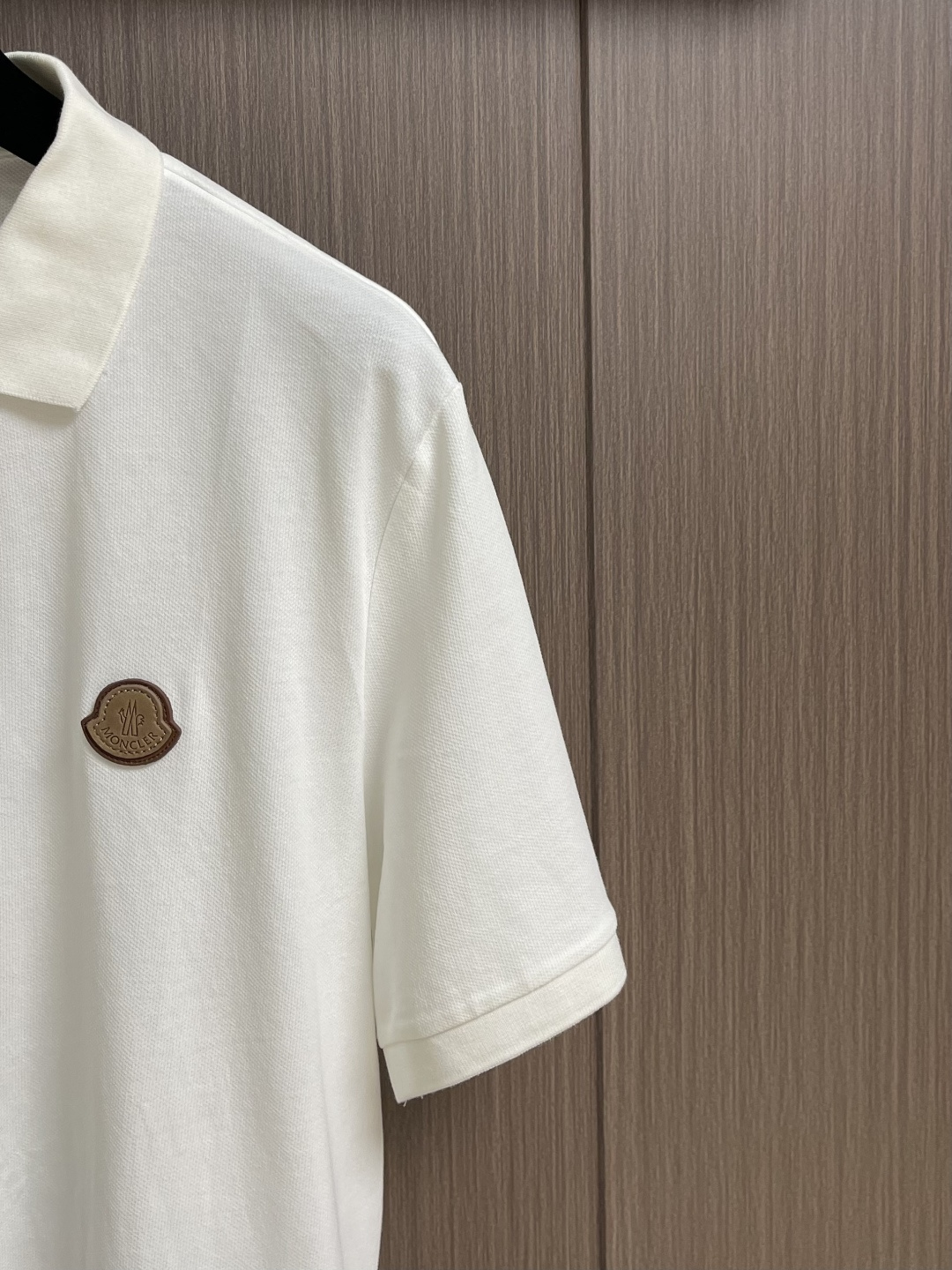 Moncler 2026SS早春新款立体仔章POLO衫 短袖马球衫，定制字母标识纽扣，细节到位，采用10