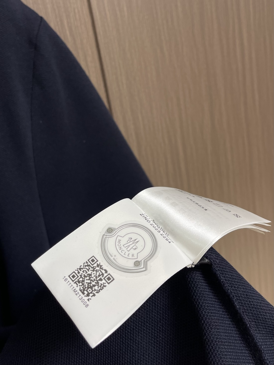 Moncler 2026SS早春新款立体仔章POLO衫 短袖马球衫，定制字母标识纽扣，细节到位，采用10