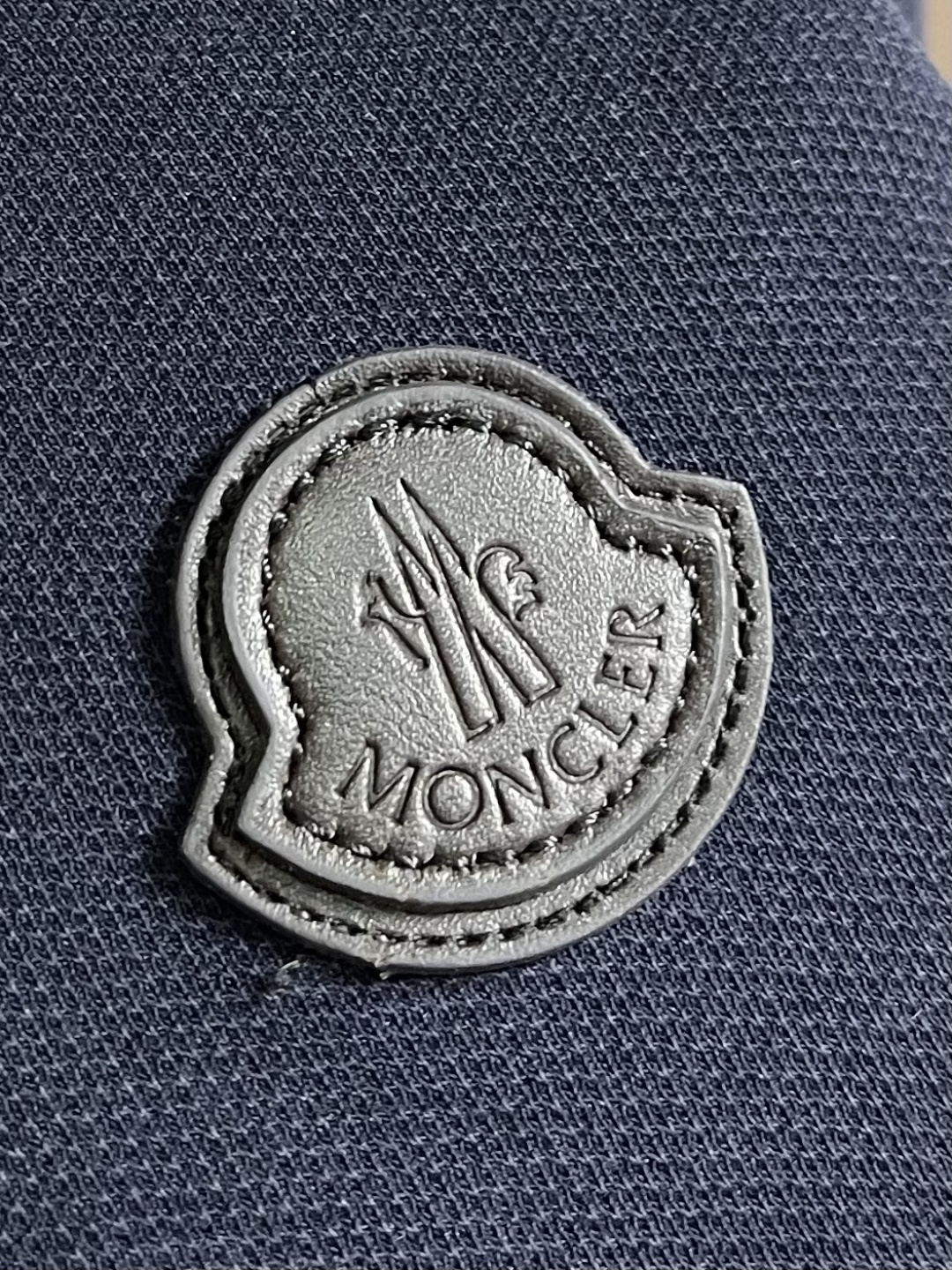 Moncler 2026SS早春新款立体仔章POLO衫 短袖马球衫，定制字母标识纽扣，细节到位，采用10