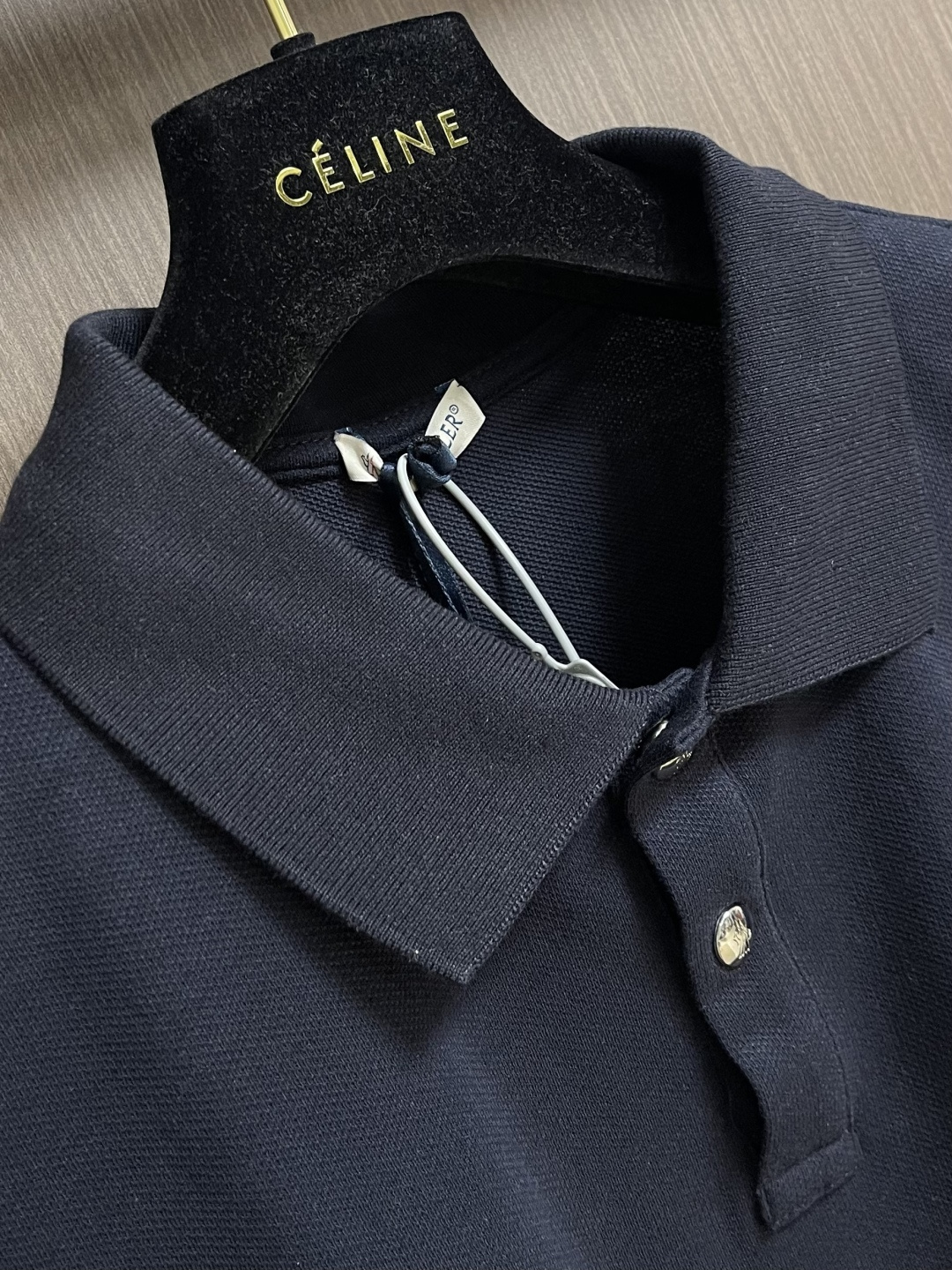Moncler 2026SS早春新款立体仔章POLO衫 短袖马球衫，定制字母标识纽扣，细节到位，采用10