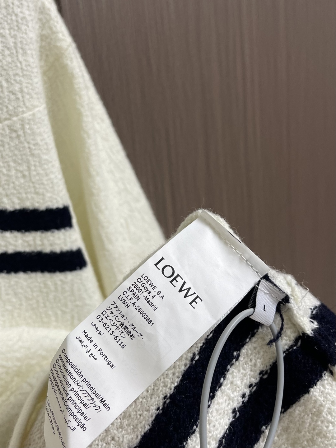 Loewe 轻盈纹理羊毛圆领刺绣针织T恤，这款LOEWE轻盈纹理羊毛圆领刺绣T恤，精选细腻羊毛混纺面料，