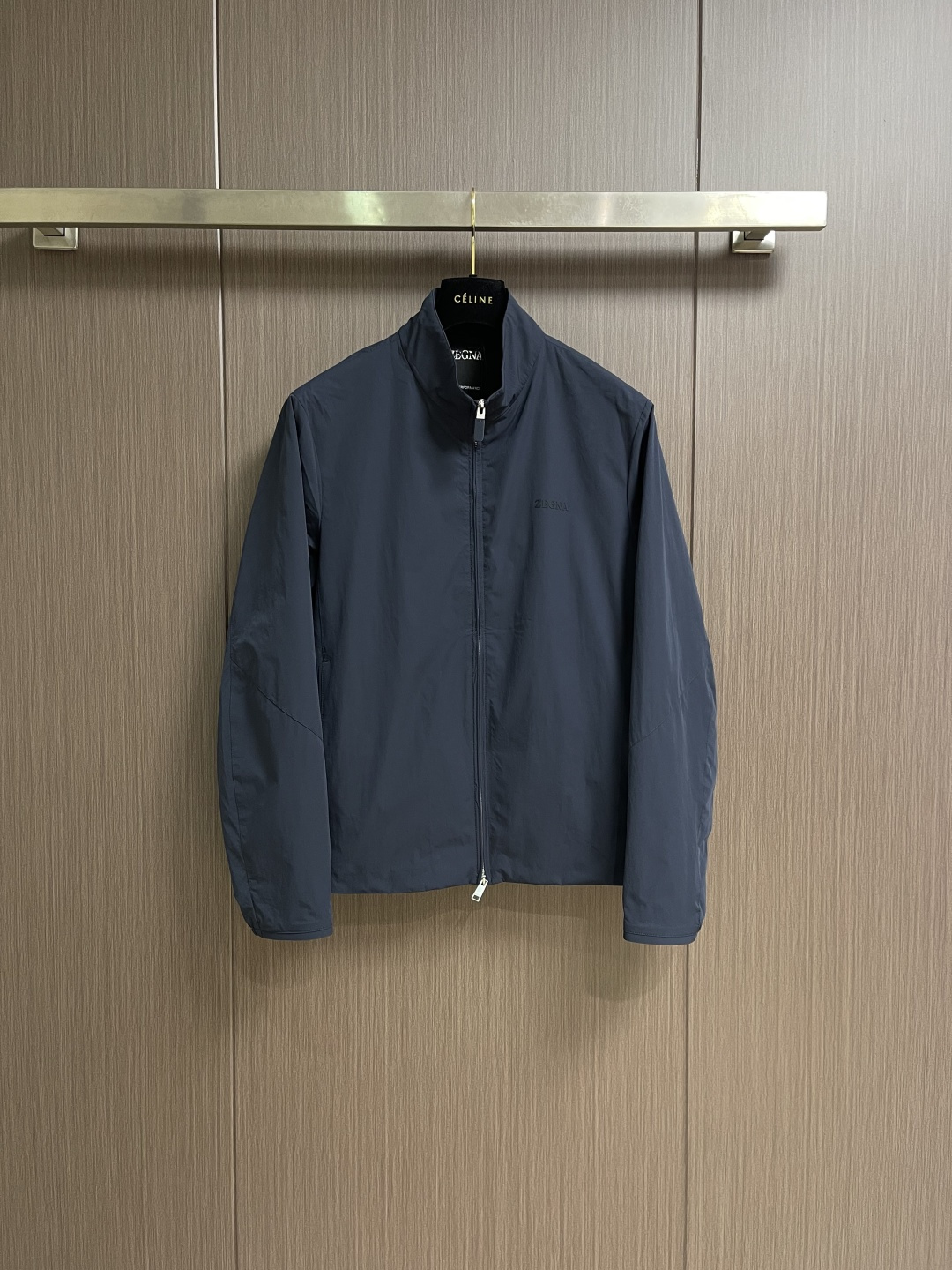 NO:956078,ZEGNA 2026SS early spring new men's casual jacket. Put on a simple and capable casual jacket, and you will be full of energy. Zipper design, all fabrics need to be customized, full of luxury. The slim tailoring reflects our perfect body shape, which can be easily controlled regardless of whether we are fat or thin. Super versatile style, not picky, suitable for different age groups. High street practical style, matched with sharp tools. Sizes 48-56,,jackets & coats,jackets & coats,19860909ZEGNA 2026SS早春新款男士休闲夹克外套.穿上简约干练的休闲外套,又是活力满满的状态.拉链设计,面料全部需要定制,奢华感十足.修身的剪裁体现出我们完美的体型无论胖瘦都可以轻松驾驭.超百搭款式,不挑身材的款,适合不同年龄段穿着.高街实穿款,搭配利器.尺码48-56,,jackets & coats,jackets & coats,,Men's clothing