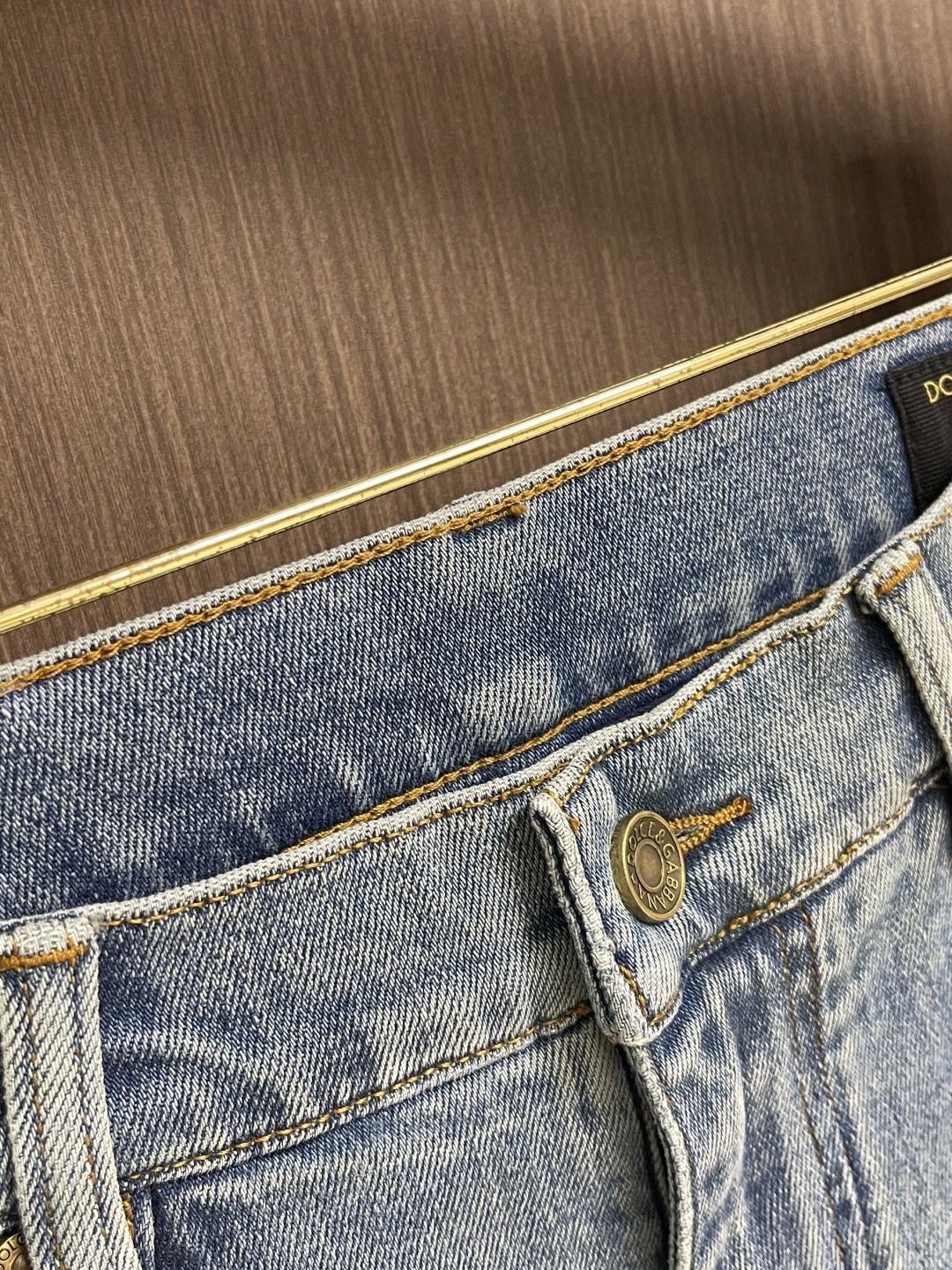 DG 2026SS新款仔章标识牛仔长裤，生活休闲日常皆宜。选用的牛仔布料全部经过多道工序洗水🌾、打磨🌾、