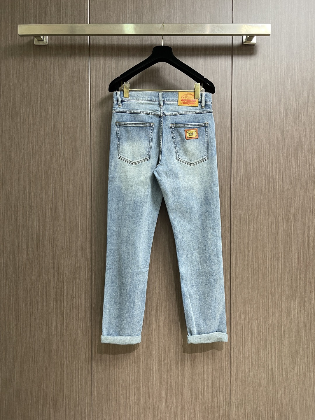 DG 2026SS新款仔章标识牛仔长裤，生活休闲日常皆宜。选用的牛仔布料全部经过多道工序洗水🌾、打磨🌾、