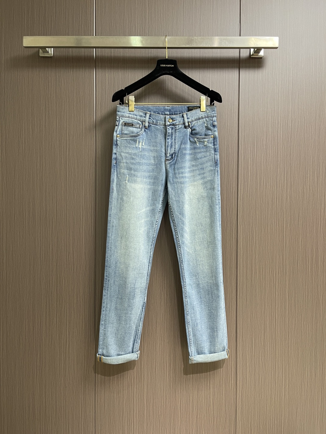 DG 2026SS新款仔章标识牛仔长裤，生活休闲日常皆宜。选用的牛仔布料全部经过多道工序洗水🌾、打磨🌾、