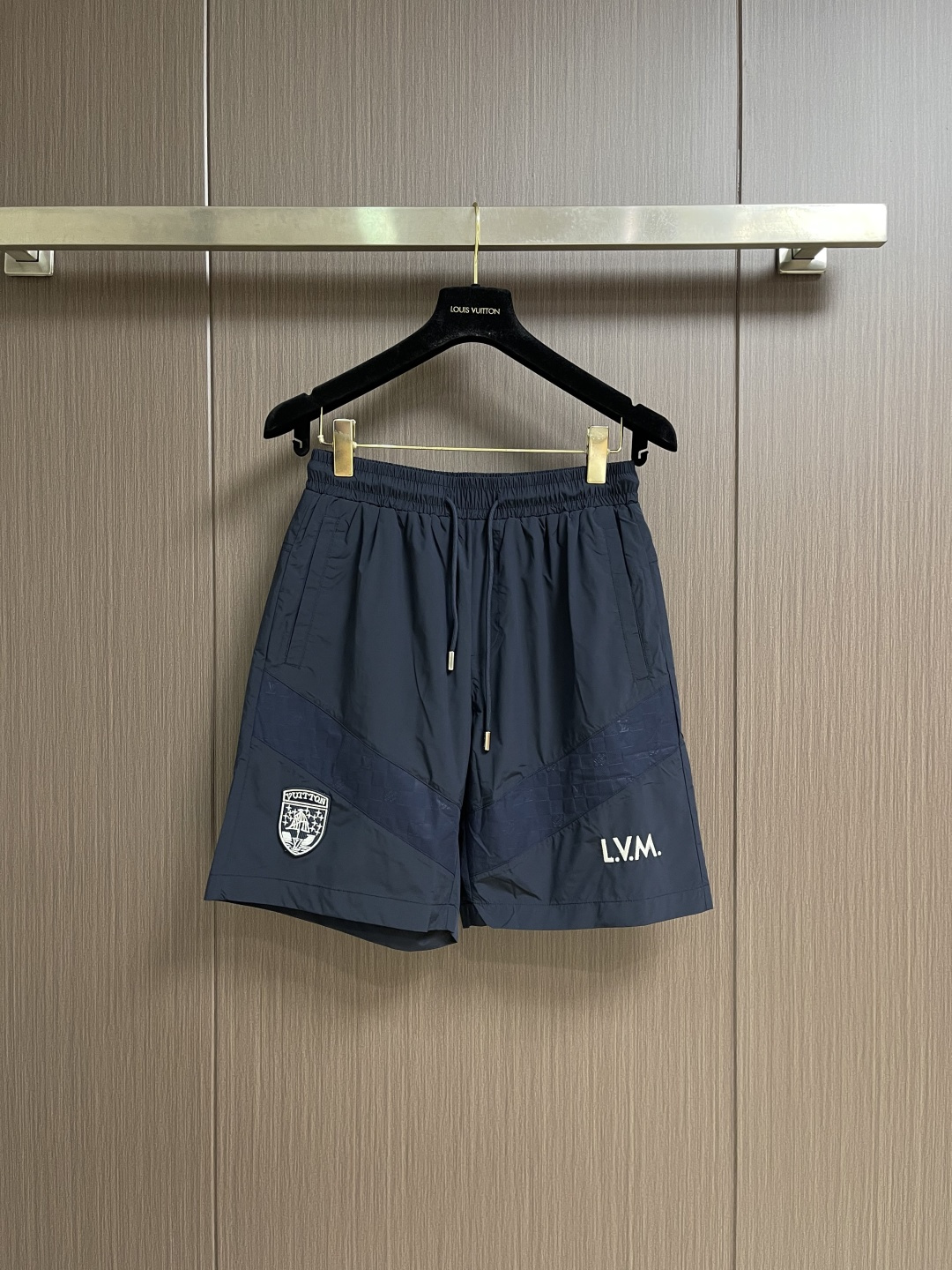 NO:775936,LV 2026ss new summer casual shorts, soft and skin-friendly, anti-wrinkle, upright and stylish, with brand letter logo jacquard, full of fashion sense, suitable for a variety of styles!  Everyone must have one piece of rhythm!  Size M-3XL,,louis vuitton,shorts,19860909LV 2026ss夏季新款休闲短裤,软糯亲肤抗皱立挺有型,搭配品牌字母logo提花,满满的时尚感,适合多种穿搭风格！必须人手一件的节奏！尺码M-3XL,,louis vuitton,shorts,,Men's clothing
