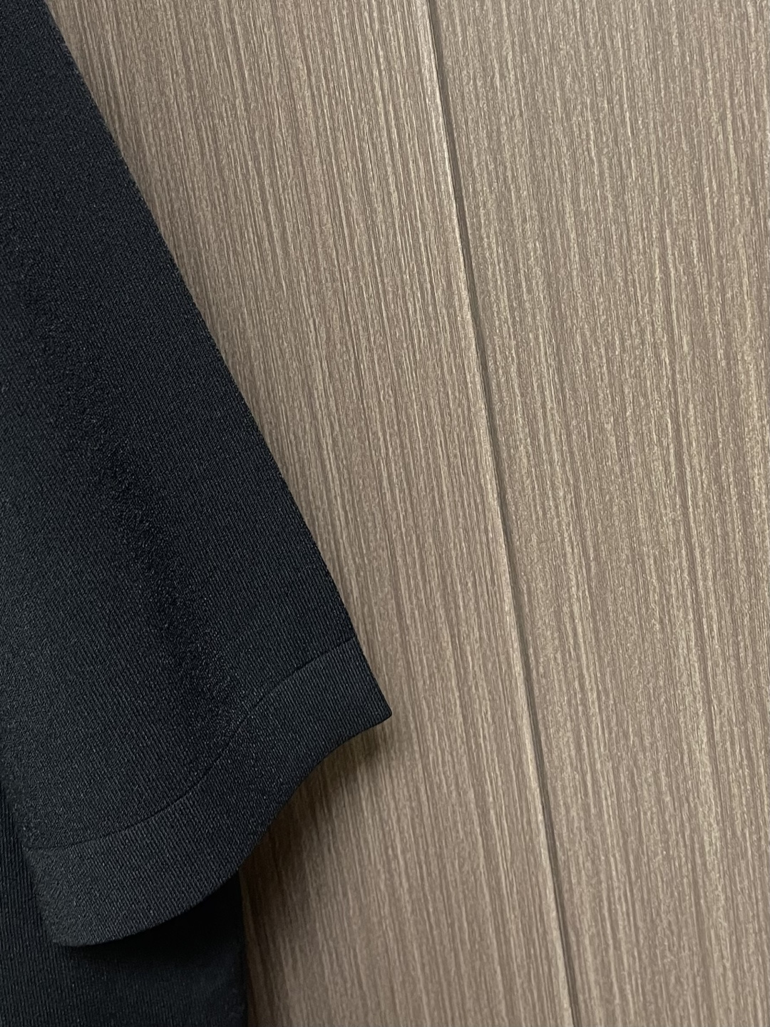 Dior 经典蜜蜂圆领夏天字母针织短袖T恤，夏日时尚必备这款短袖堪称夏日衣橱的经典之选。圆领设计简约大方