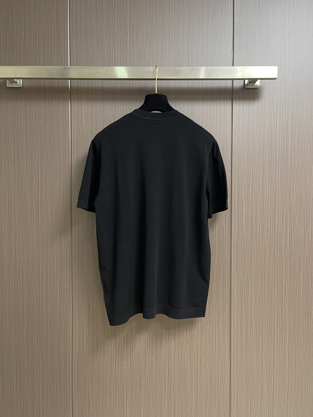 Dior 经典蜜蜂圆领夏天字母针织短袖T恤，夏日时尚必备这款短袖堪称夏日衣橱的经典之选。圆领设计简约大方