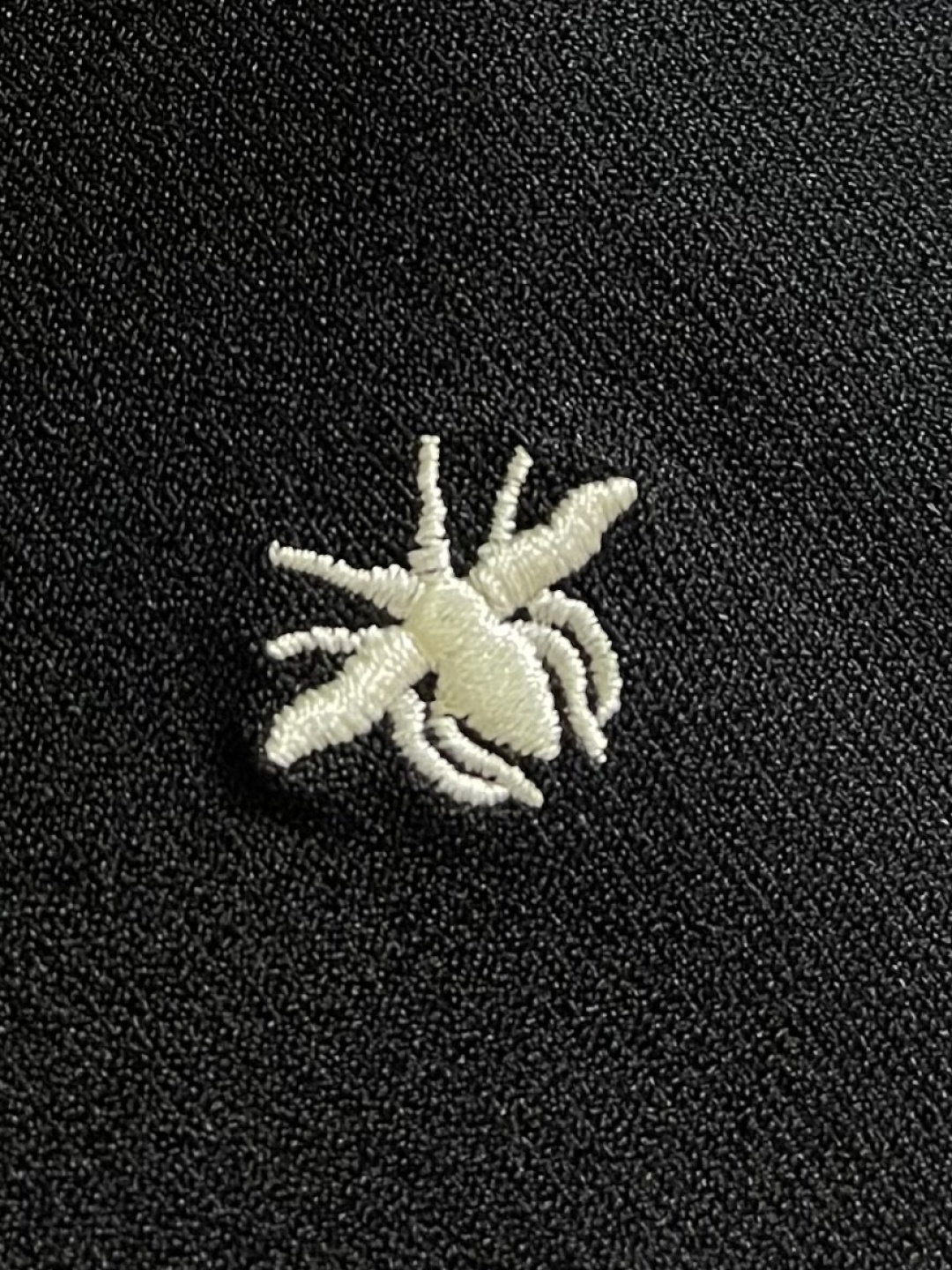 Dior 经典蜜蜂圆领夏天字母针织短袖T恤，夏日时尚必备这款短袖堪称夏日衣橱的经典之选。圆领设计简约大方