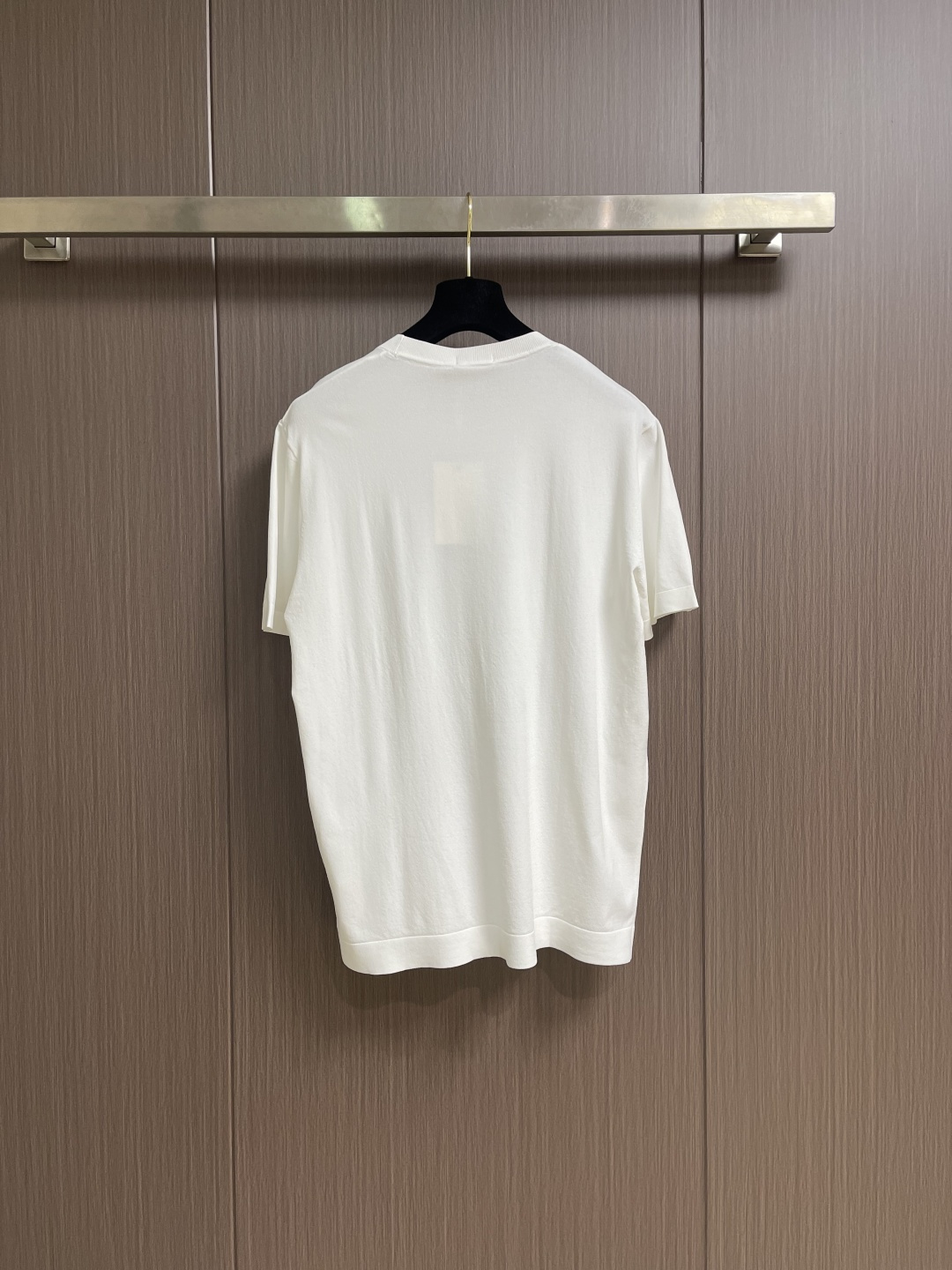 Dior 经典蜜蜂圆领夏天字母针织短袖T恤，夏日时尚必备这款短袖堪称夏日衣橱的经典之选。圆领设计简约大方