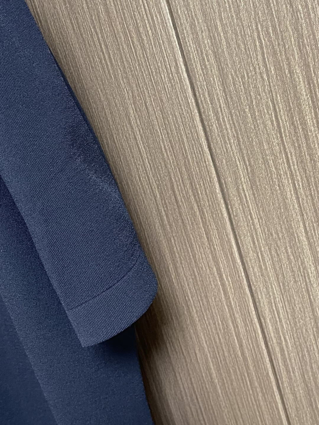 Dior 经典蜜蜂圆领夏天字母针织短袖T恤，夏日时尚必备这款短袖堪称夏日衣橱的经典之选。圆领设计简约大方