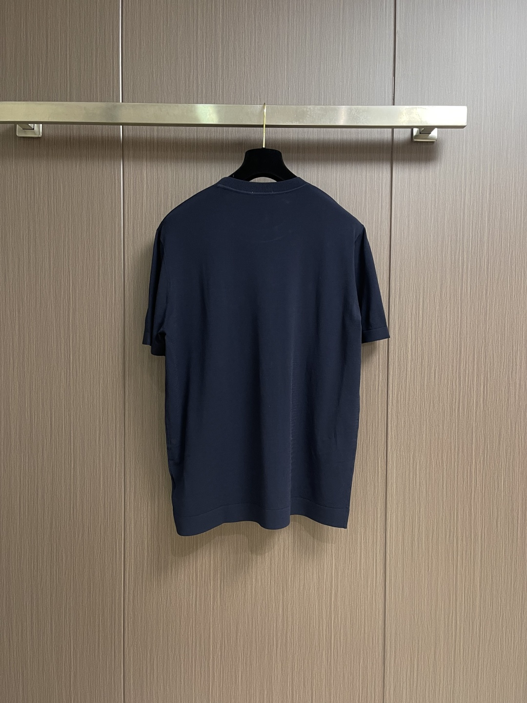 Dior 经典蜜蜂圆领夏天字母针织短袖T恤，夏日时尚必备这款短袖堪称夏日衣橱的经典之选。圆领设计简约大方