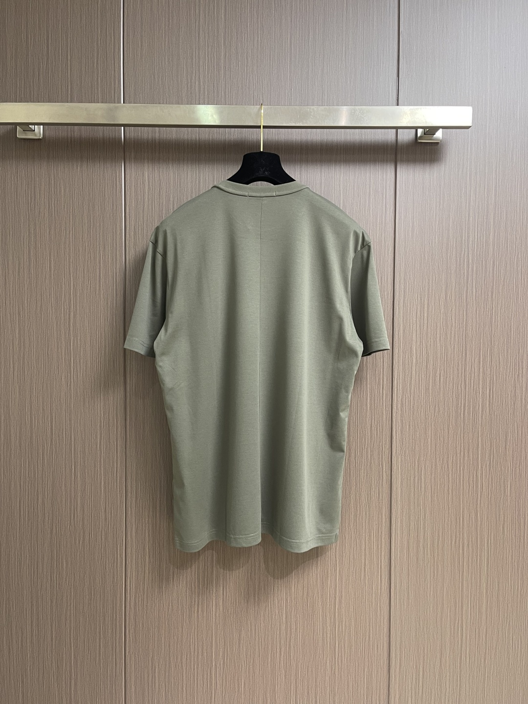 CELINE 天丝亚麻混纺字母短袖T恤，高阶松弛感之选～经典弧形CE字母标识，以高密胶印工艺呈现，利落挺