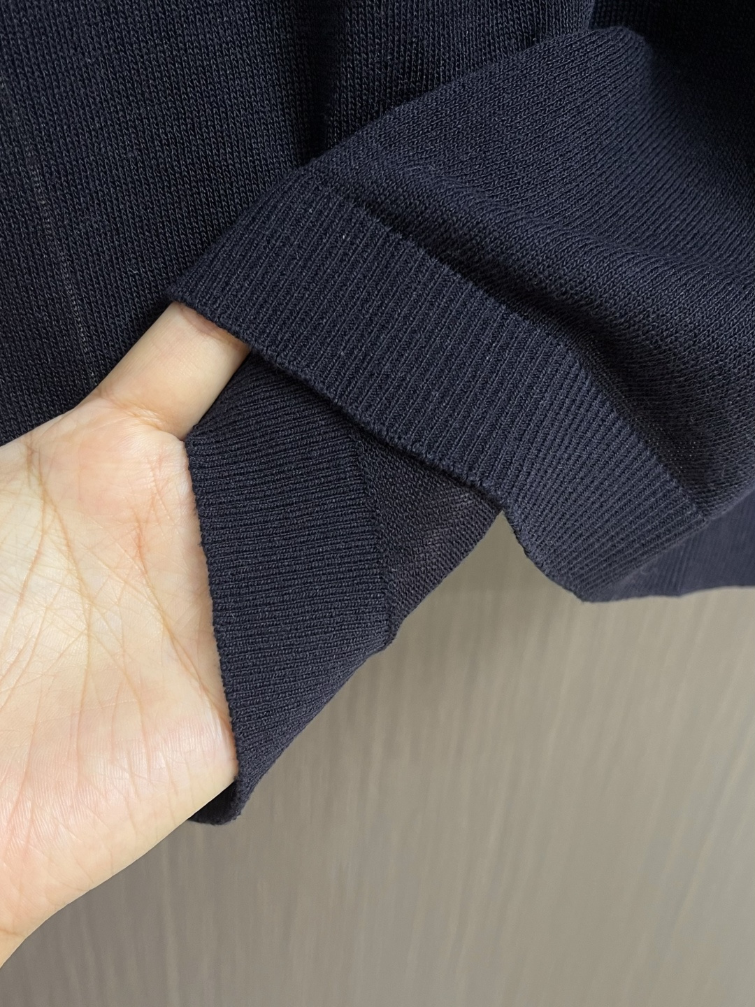 Gucci 嵌花针织短袖T恤，定织冰丝亚麻混纺针织，以雾感深海蓝为主色调，Guc Firenze Sin