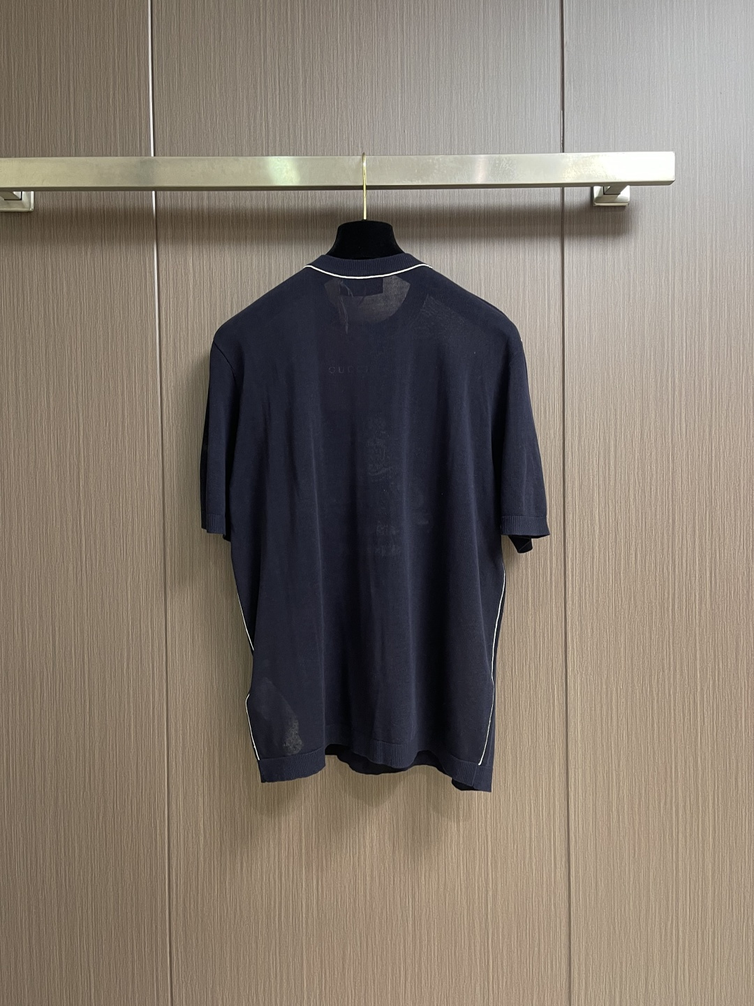 Gucci 嵌花针织短袖T恤，定织冰丝亚麻混纺针织，以雾感深海蓝为主色调，Guc Firenze Sin