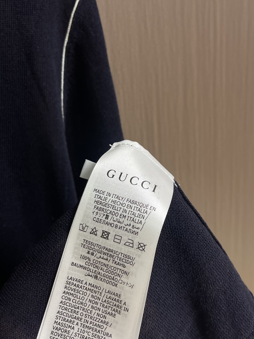 Gucci 嵌花针织短袖T恤，定织冰丝亚麻混纺针织，以雾感深海蓝为主色调，Guc Firenze Sin
