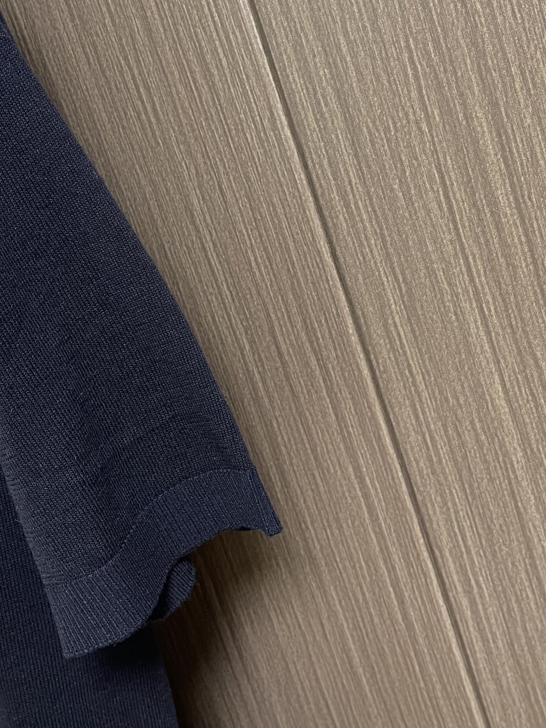 Gucci 嵌花针织短袖T恤，定织冰丝亚麻混纺针织，以雾感深海蓝为主色调，Guc Firenze Sin