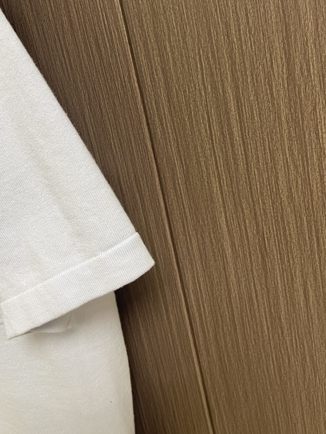 LV 2026ss 春季系列 Monogram 半月形镶片尼龙T恤，本款棉质T恤质地柔软，点缀莹泽 Mo