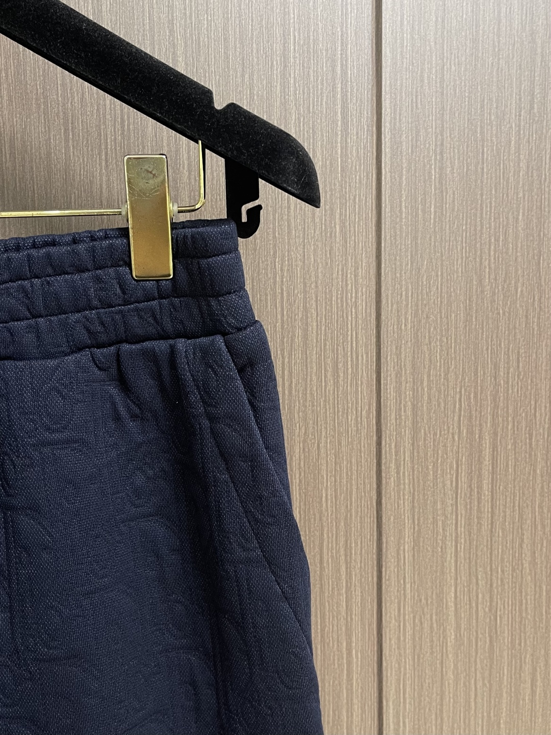 Dior 暗纹提花针织短裤，复古花纹藏细节，质感拉满显高级。柔软针织面料亲肤透气，松紧腰头适配各种腰围，